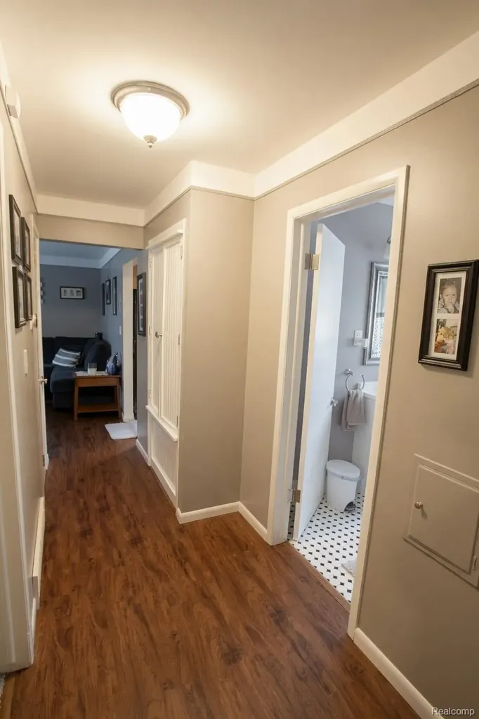 18584 Blue Island Court Roseville City MI 48066