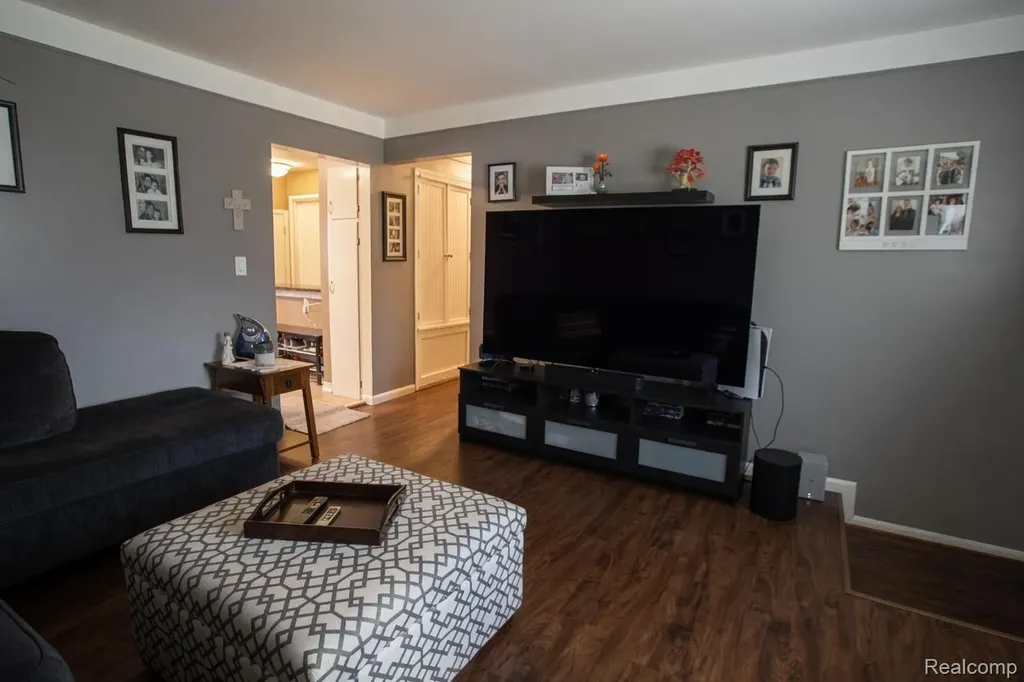 18584 Blue Island Court Roseville City MI 48066