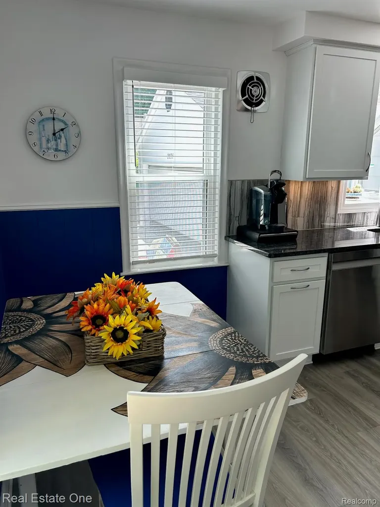 2075 Deering Street Garden City City MI 48135