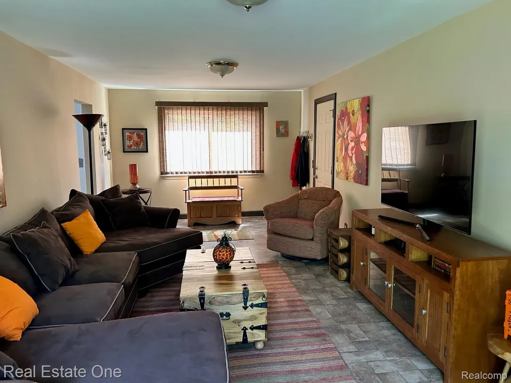 2075 Deering Street Garden City City MI 48135