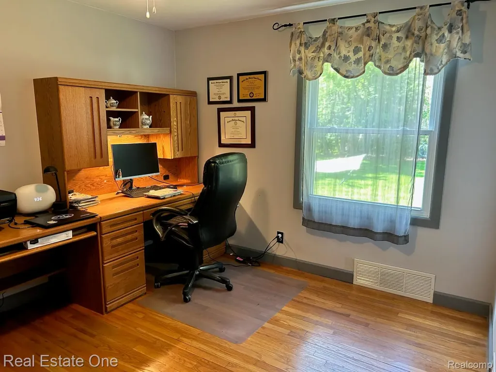 2075 Deering Street Garden City City MI 48135