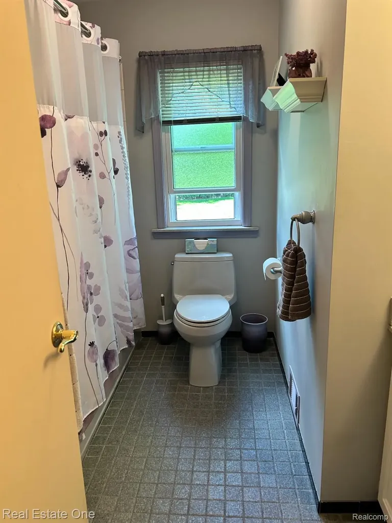 2075 Deering Street Garden City City MI 48135