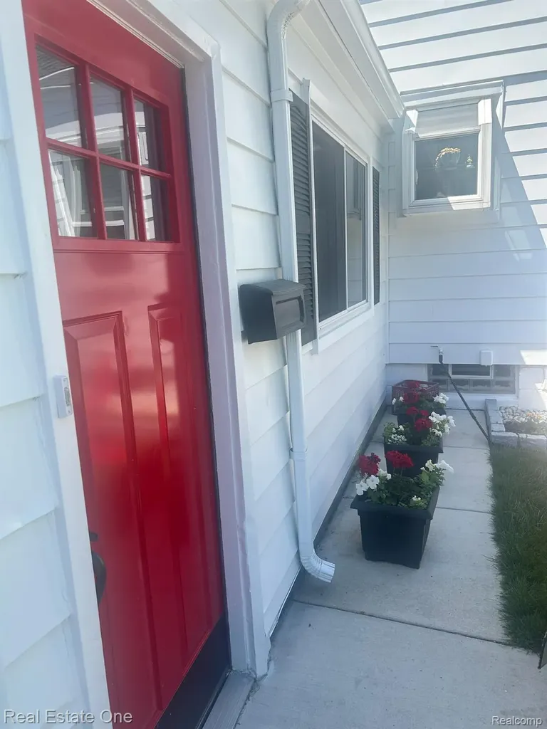 2075 Deering Street Garden City City MI 48135