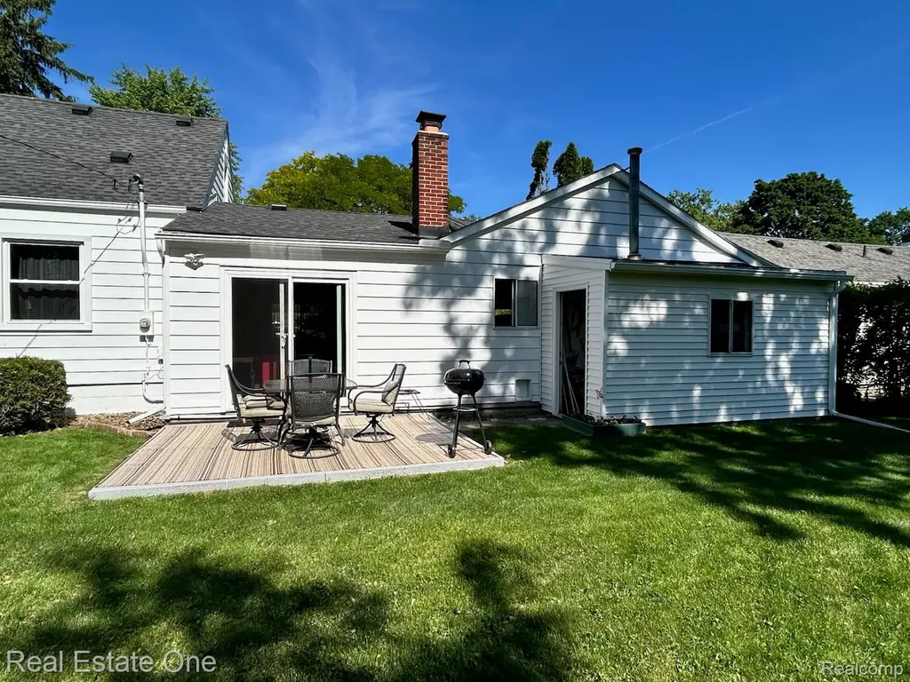 2075 Deering Street Garden City City MI 48135