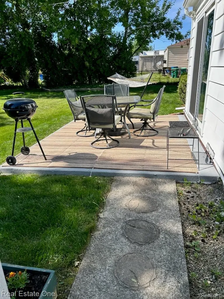 2075 Deering Street Garden City City MI 48135