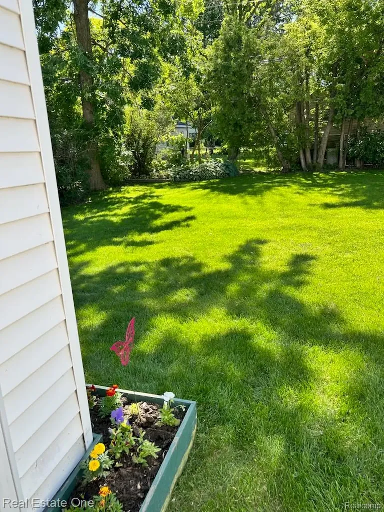 2075 Deering Street Garden City City MI 48135
