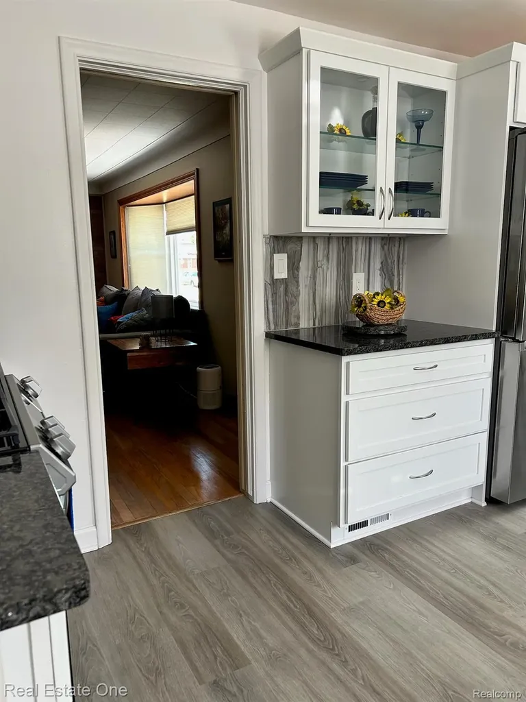 2075 Deering Street Garden City City MI 48135