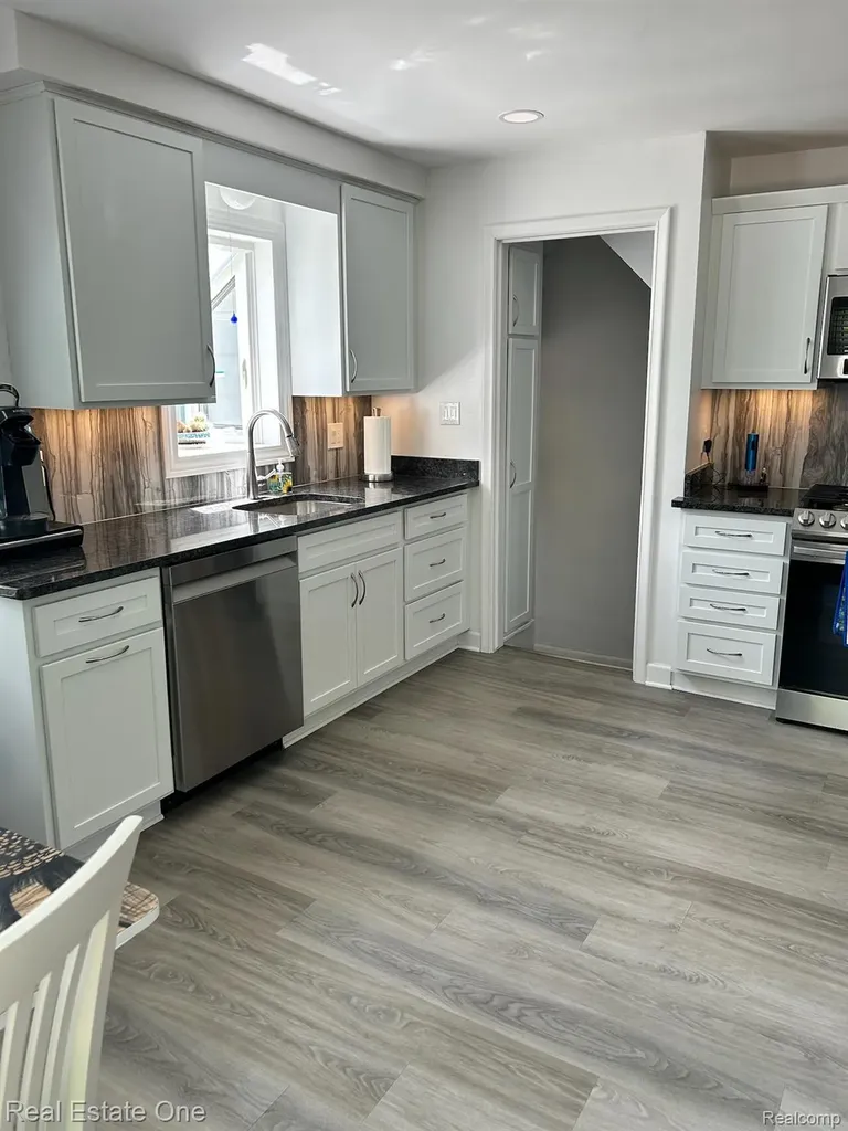 2075 Deering Street Garden City City MI 48135
