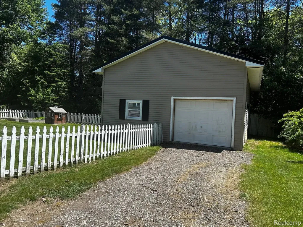 5440 Deland Road Flushing Charter Township MI 48433