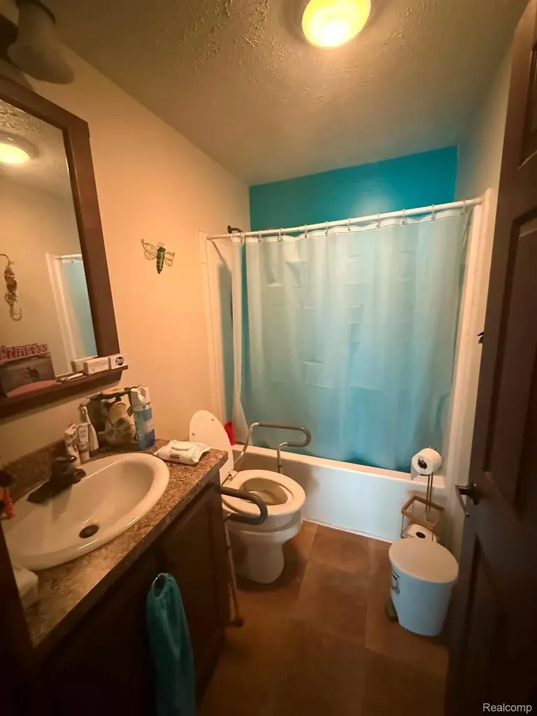 5994 N Lake Sanford Road Edenville Township MI 48657