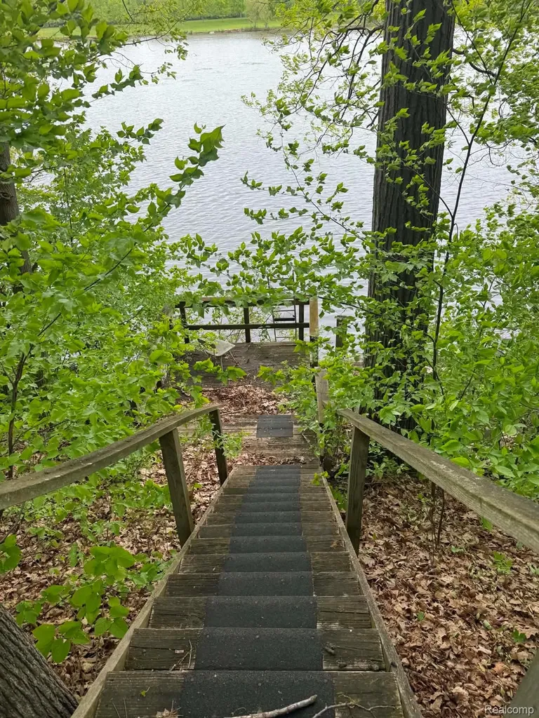 5994 N Lake Sanford Road Edenville Township MI 48657