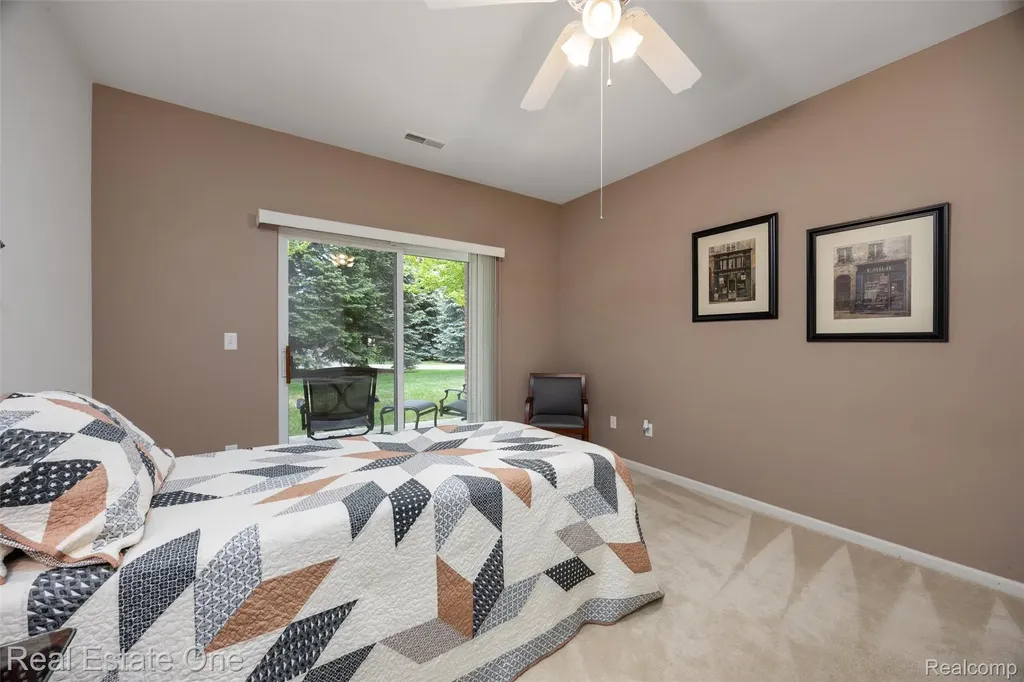 4104 Chesapeake Circle Commerce Charter Township MI 48390