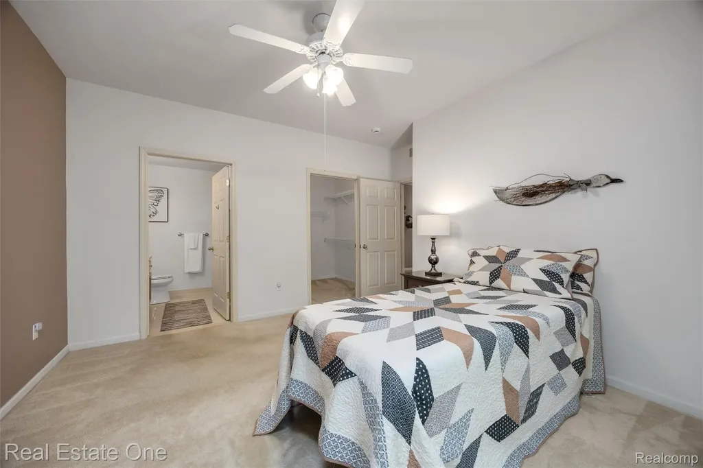 4104 Chesapeake Circle Commerce Charter Township MI 48390