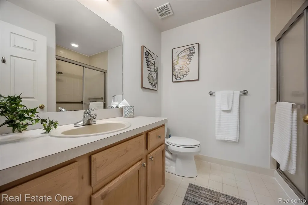 4104 Chesapeake Circle Commerce Charter Township MI 48390