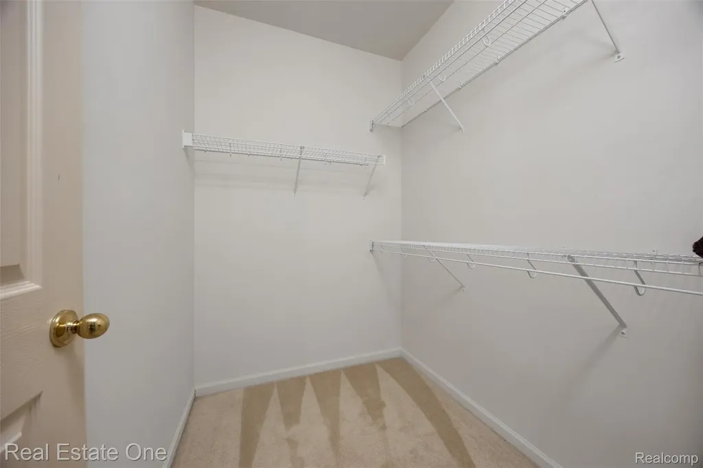4104 Chesapeake Circle Commerce Charter Township MI 48390