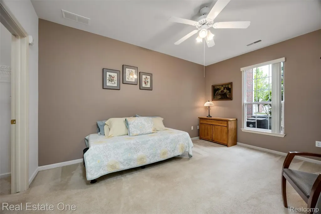 4104 Chesapeake Circle Commerce Charter Township MI 48390