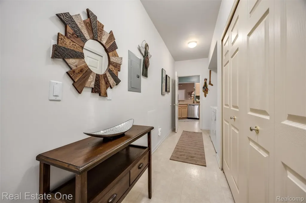 4104 Chesapeake Circle Commerce Charter Township MI 48390