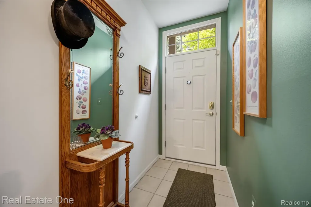 4104 Chesapeake Circle Commerce Charter Township MI 48390