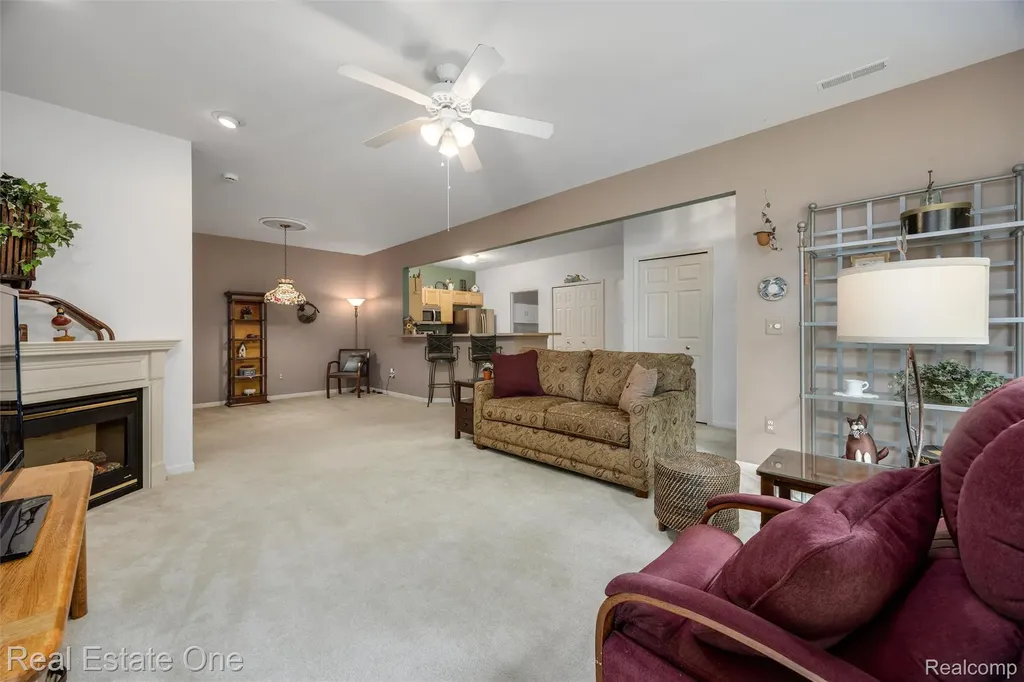 4104 Chesapeake Circle Commerce Charter Township MI 48390