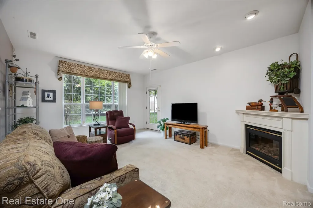 4104 Chesapeake Circle Commerce Charter Township MI 48390