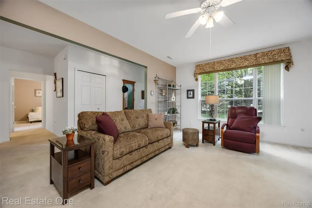4104 Chesapeake Circle Commerce Charter Township MI 48390