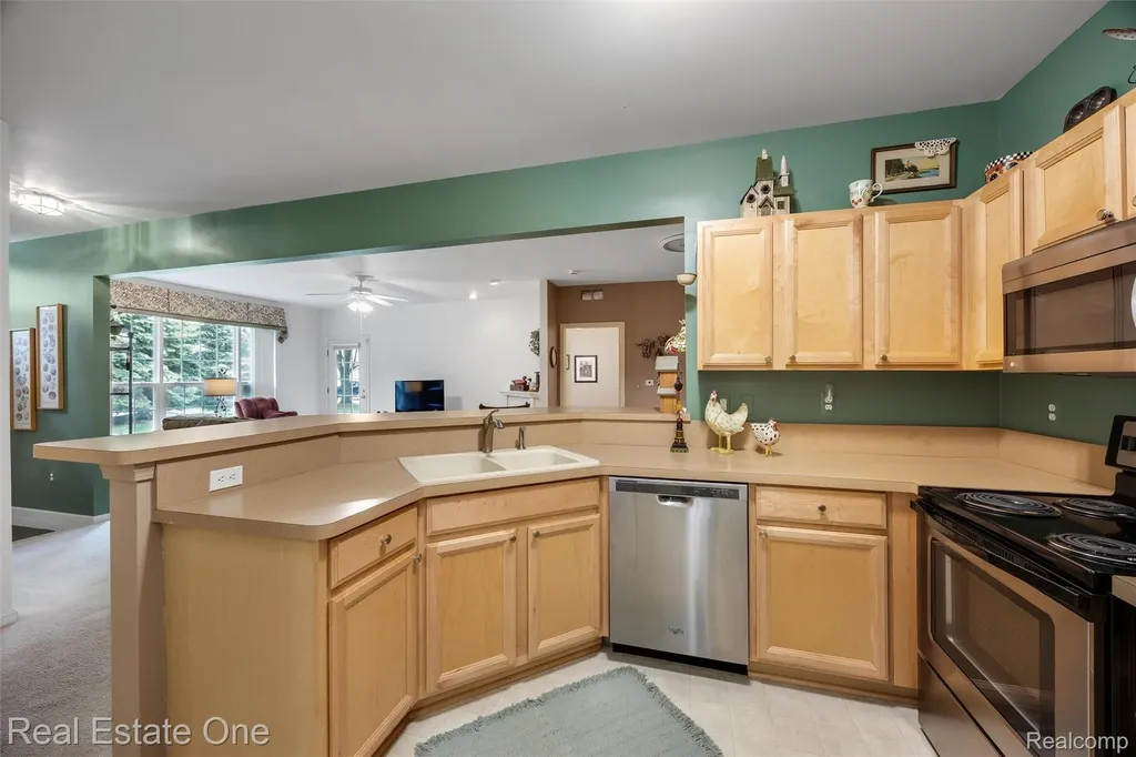 4104 Chesapeake Circle Commerce Charter Township MI 48390