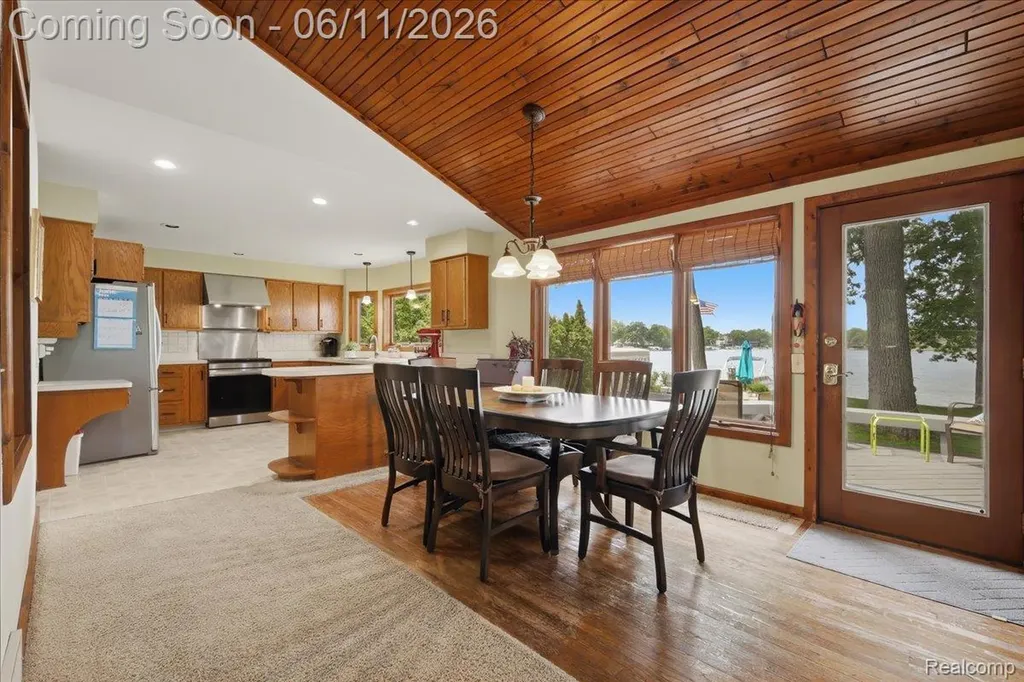 6880 Forestlawn Court Waterford Charter Township MI 48327