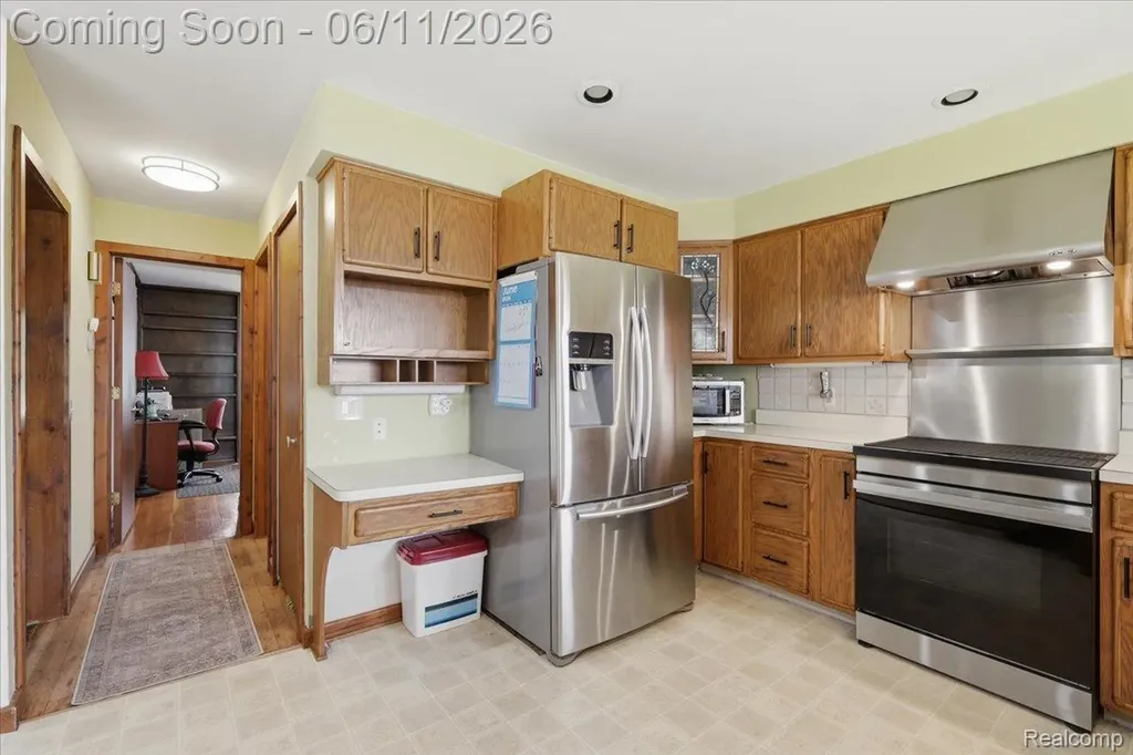 6880 Forestlawn Court Waterford Charter Township MI 48327