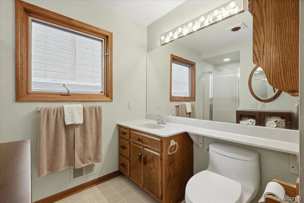 6880 Forestlawn Court Waterford Charter Township MI 48327