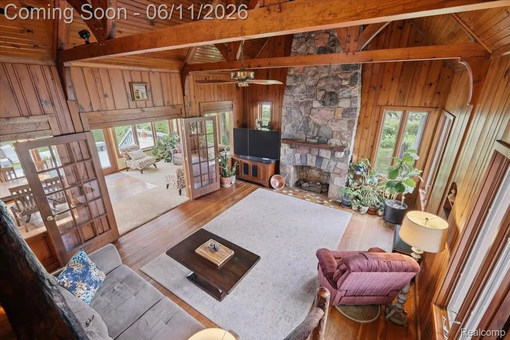 6880 Forestlawn Court Waterford Charter Township MI 48327