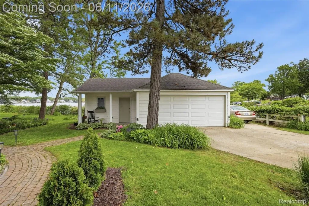6880 Forestlawn Court Waterford Charter Township MI 48327