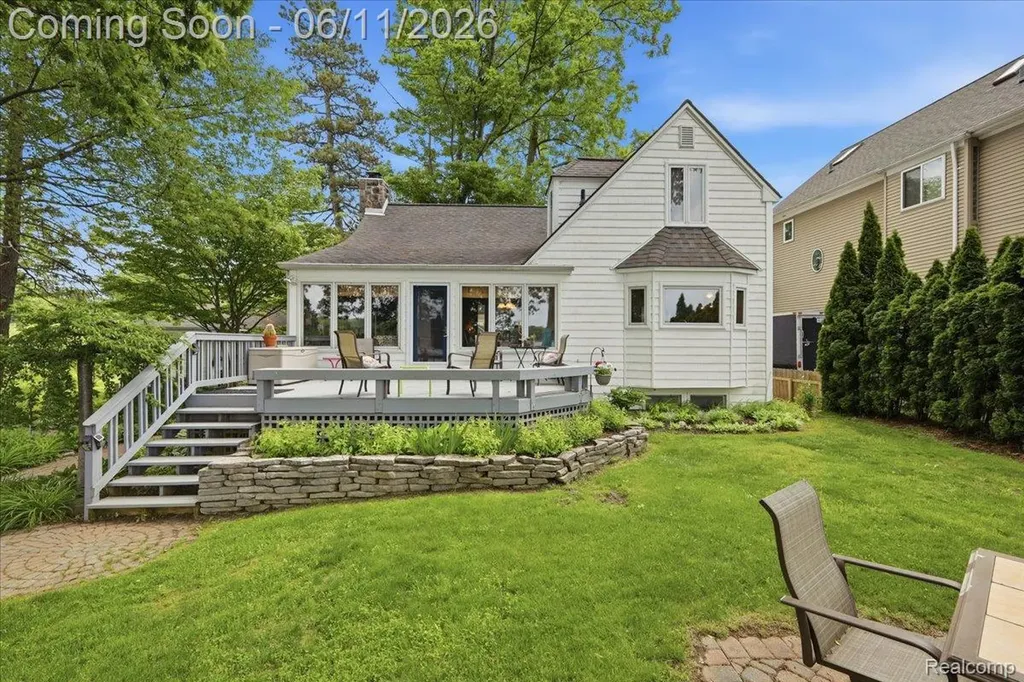 6880 Forestlawn Court Waterford Charter Township MI 48327
