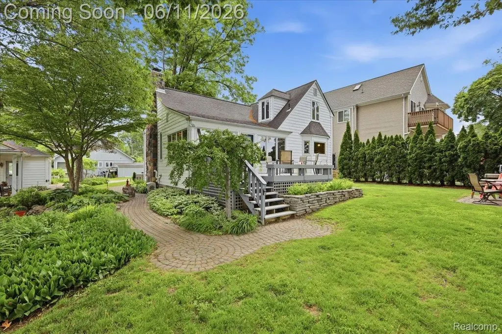 6880 Forestlawn Court Waterford Charter Township MI 48327