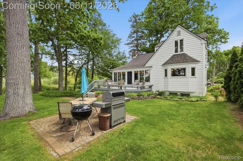 6880 Forestlawn Court Waterford Charter Township MI 48327