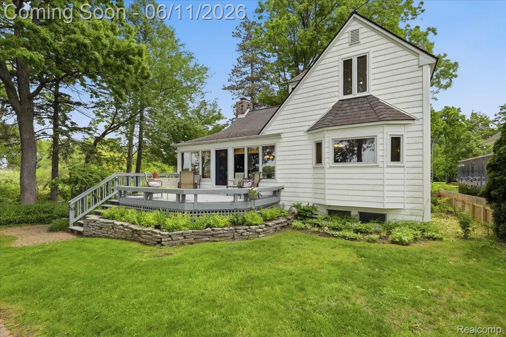 6880 Forestlawn Court Waterford Charter Township MI 48327