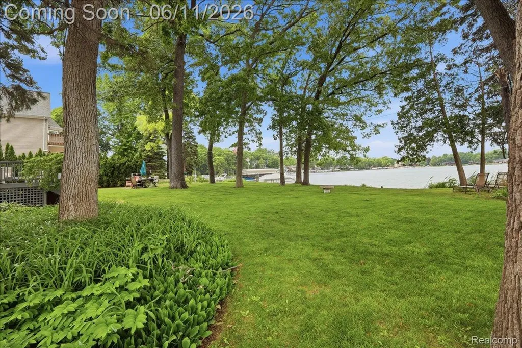 6880 Forestlawn Court Waterford Charter Township MI 48327