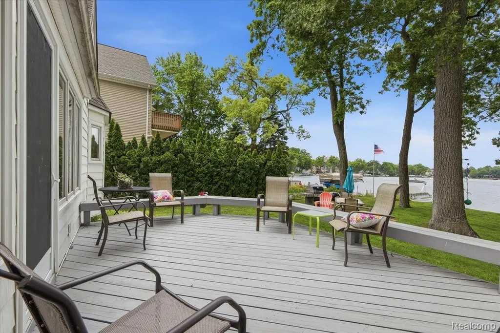 6880 Forestlawn Court Waterford Charter Township MI 48327