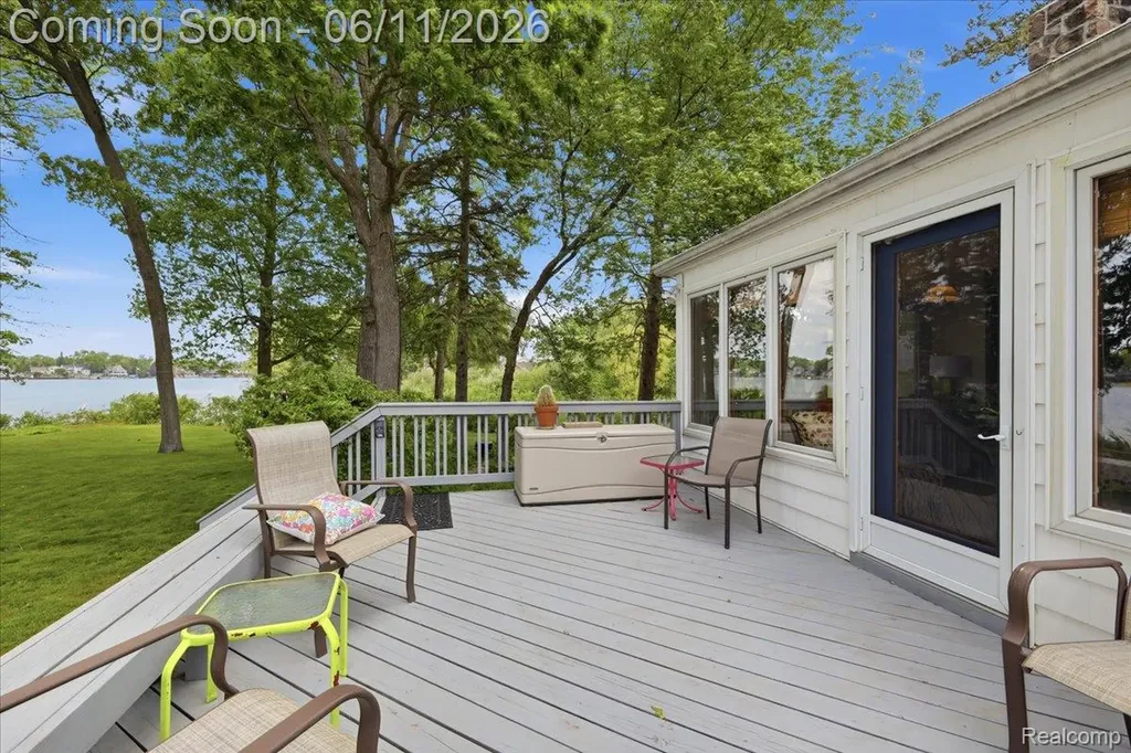 6880 Forestlawn Court Waterford Charter Township MI 48327