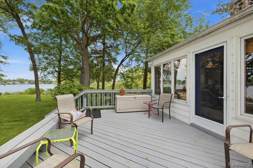 6880 Forestlawn Court Waterford Charter Township MI 48327