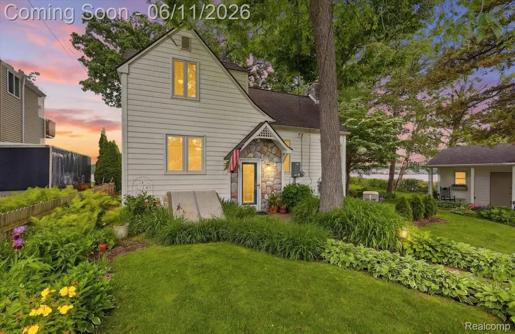 6880 Forestlawn Court Waterford Charter Township MI 48327