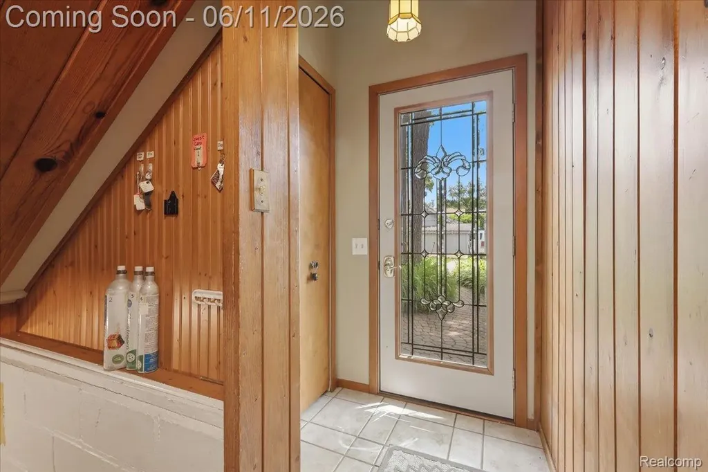 6880 Forestlawn Court Waterford Charter Township MI 48327