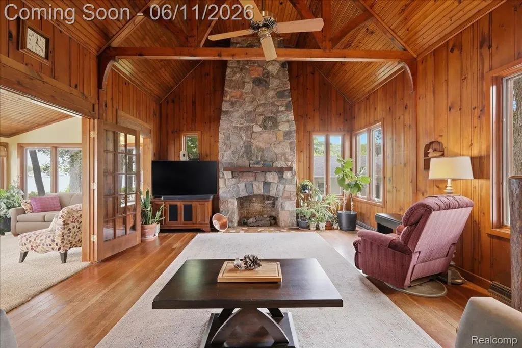 6880 Forestlawn Court Waterford Charter Township MI 48327
