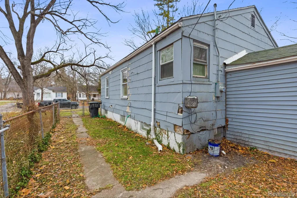 19816 Harlow Street Detroit City MI 48235