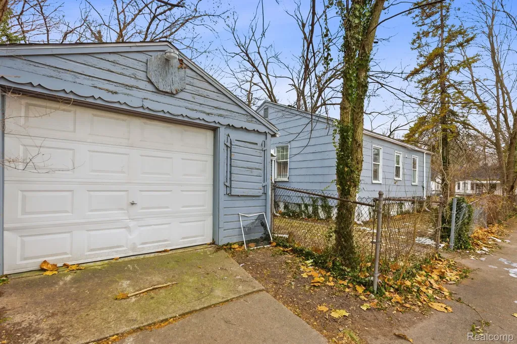 19816 Harlow Street Detroit City MI 48235