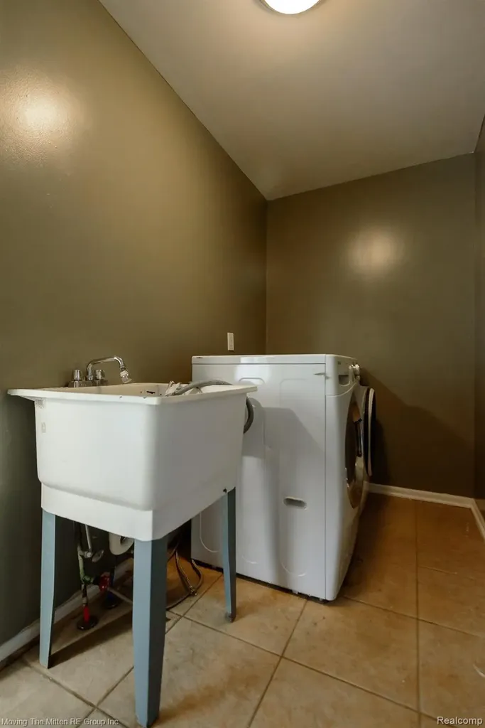 8691 Ironwood Drive Van Buren Charter Township MI 48111