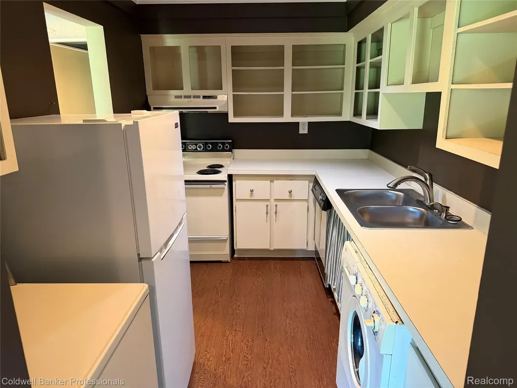 1830 Colonial Village Way Waterford Charter Township MI 48328