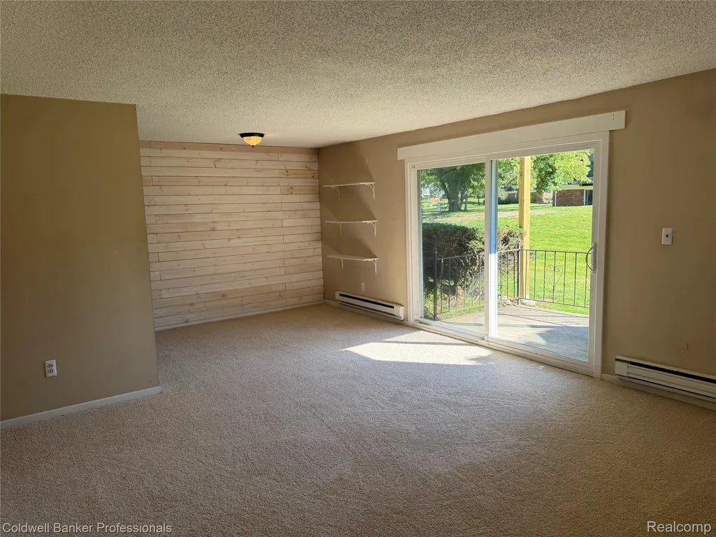 1830 Colonial Village Way Waterford Charter Township MI 48328