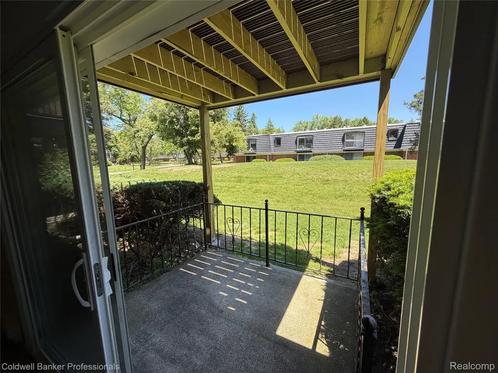 1830 Colonial Village Way Waterford Charter Township MI 48328