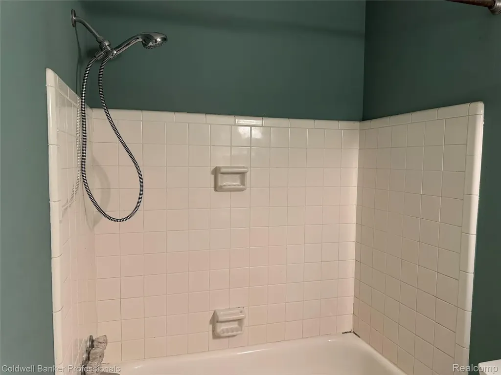 1830 Colonial Village Way Waterford Charter Township MI 48328
