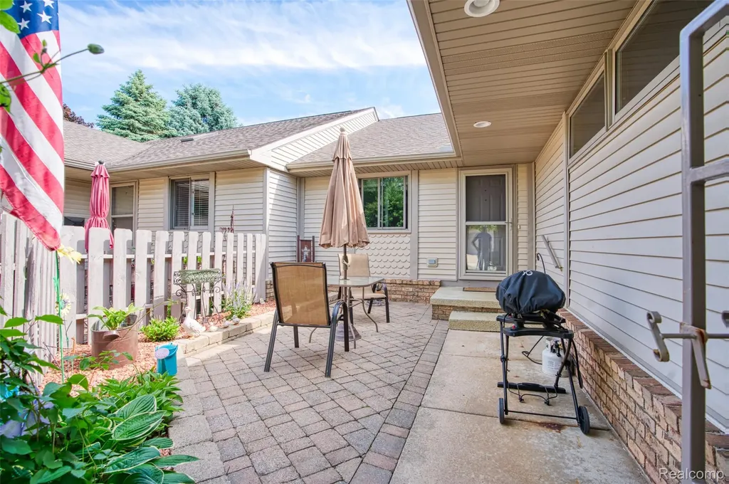 159 Addison Circle Fowlerville Village MI 48836